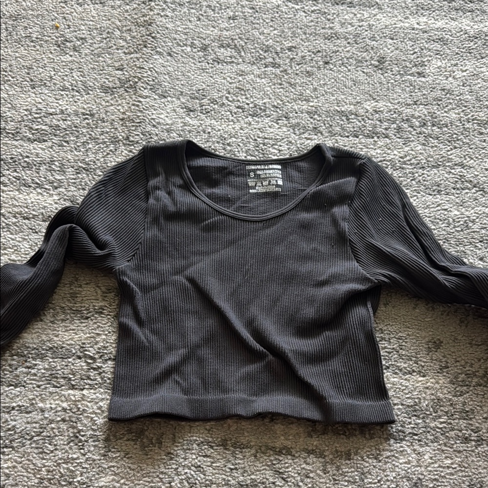 Black Ribbed Long Sleeve Crop Top